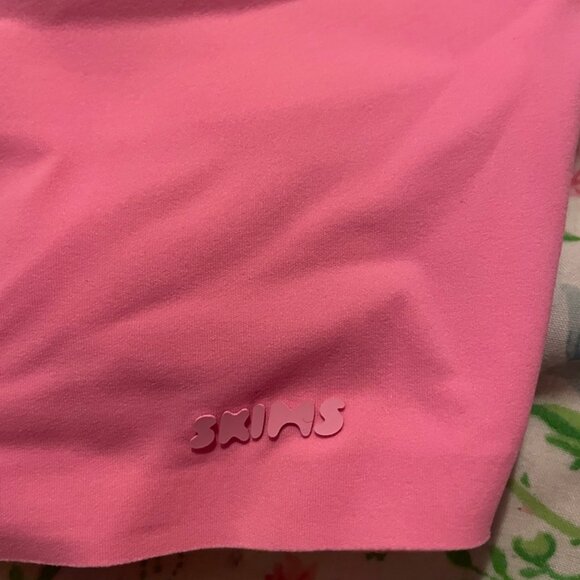 Skims Hot Pink Naked scoop bra tank bnwt - Picture 2 of 4